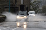 車窗起霧雨天駕駛 視線清楚有妙招