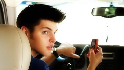 Getty_032612_TeenTextingDriving.jpg