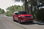 外觀方面，2017款Land Rover Discovery Sport對前後保險杠進行了微調，可選裝動態設計包，外飾塗裝選用黑色，並增加20寸黑色輪圈。(Landrover)